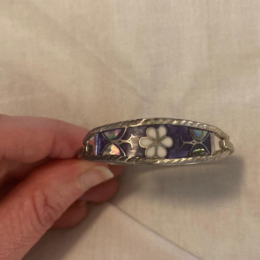 Childs Size Alpaca Mexico Silver & Abalone Latch Bracelet White Flower